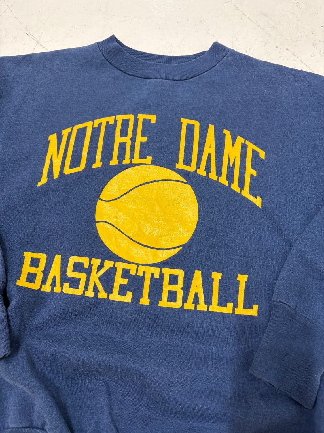 80‘s  vtg Medallion Basketball Sweatshir 상품이미지3