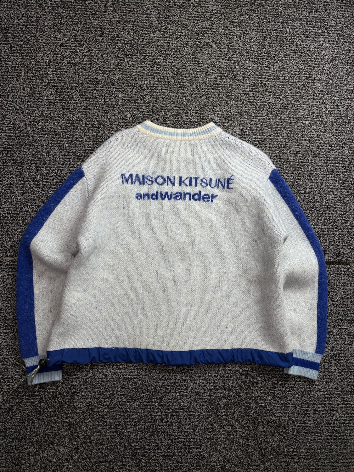 메종키츠네 X 앤드원더 빅로고 스웨터 풀오버 화이트 2294 상품이미지5