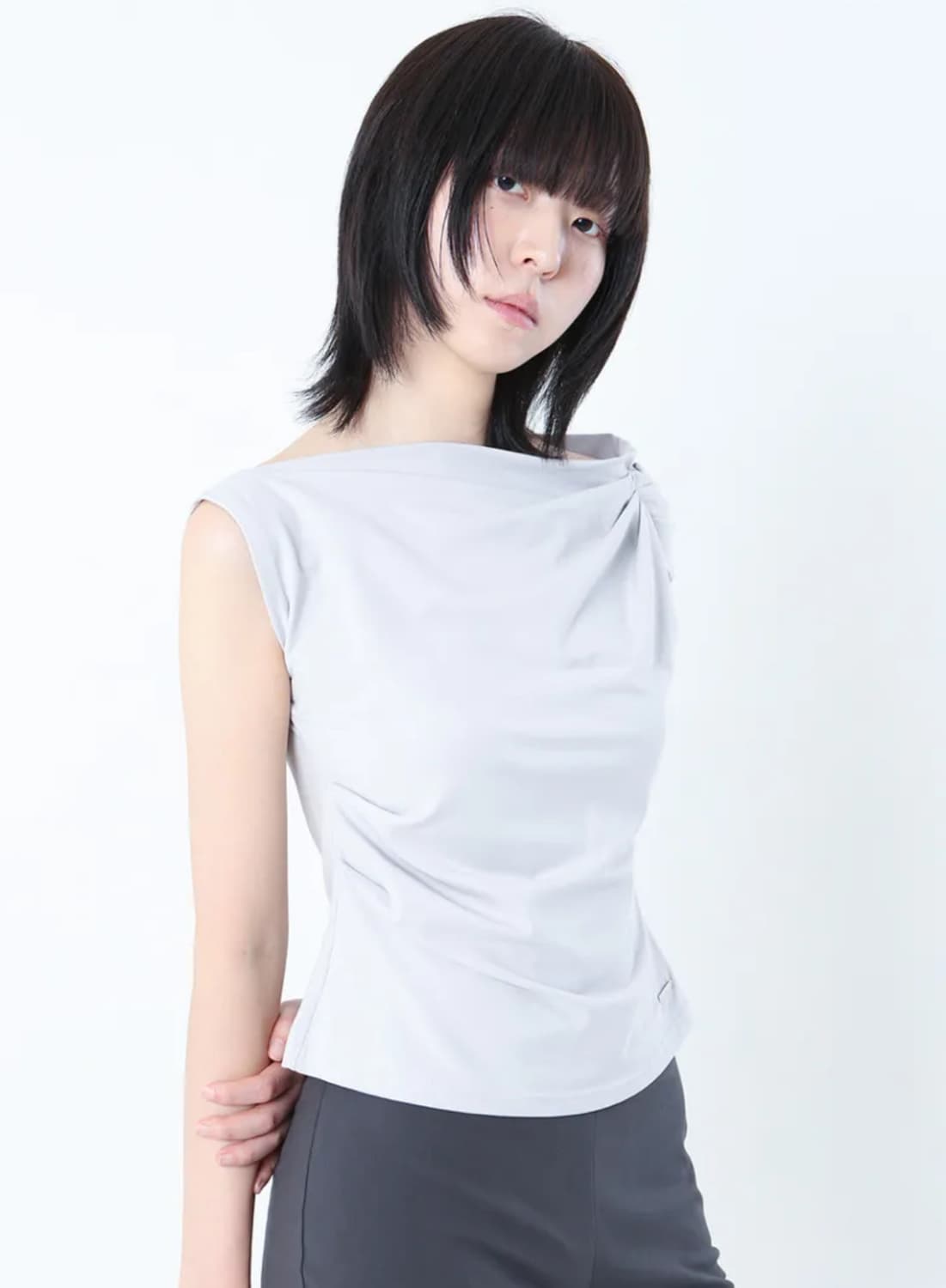 Slanted sleeveless top GREY 1사이즈 상품이미지1