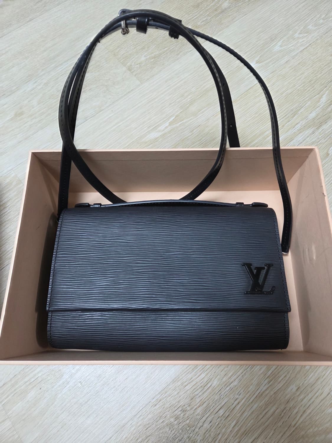 루이비통 클레리 에삐 느와 상품이미지1