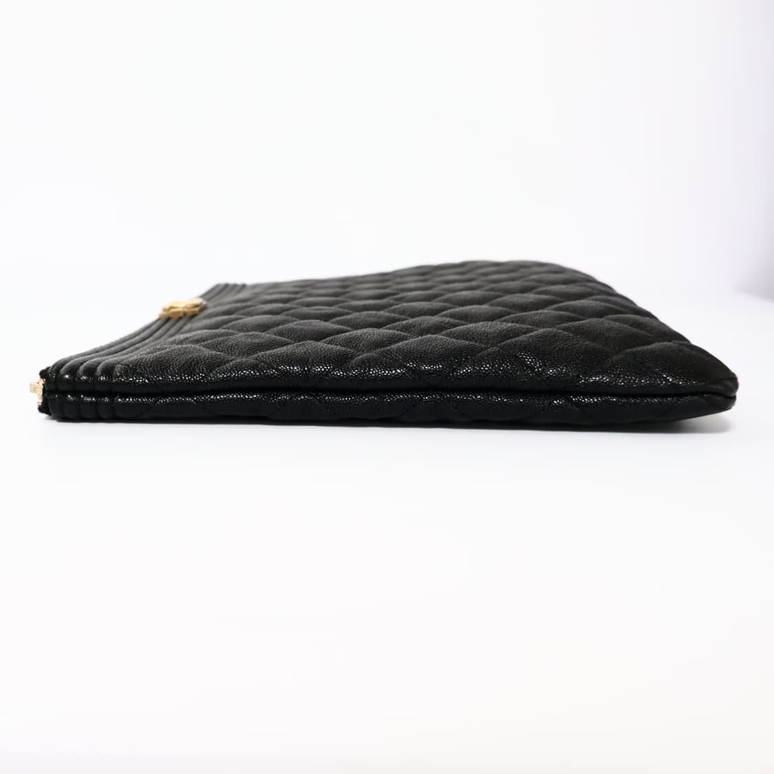 샤넬 보이 캐비어 금장 블랙 클러치백 미디움 27번대 상품이미지5