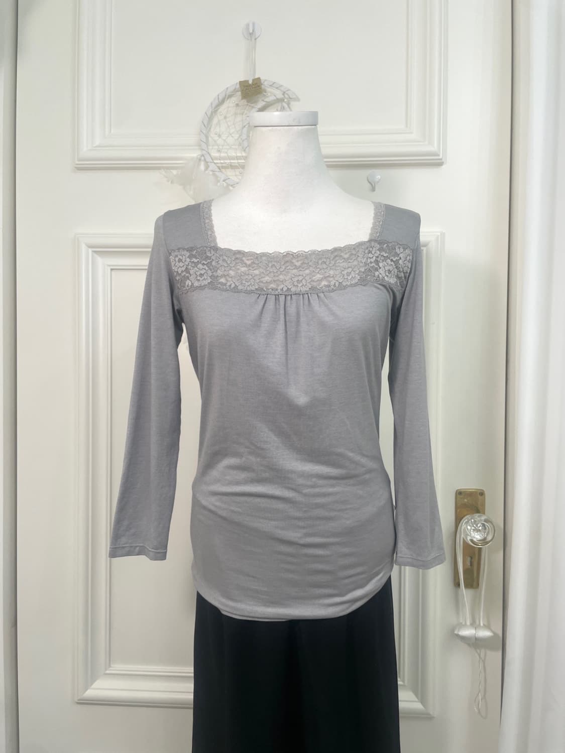 gray lace shirring square-neck span top 상품이미지1