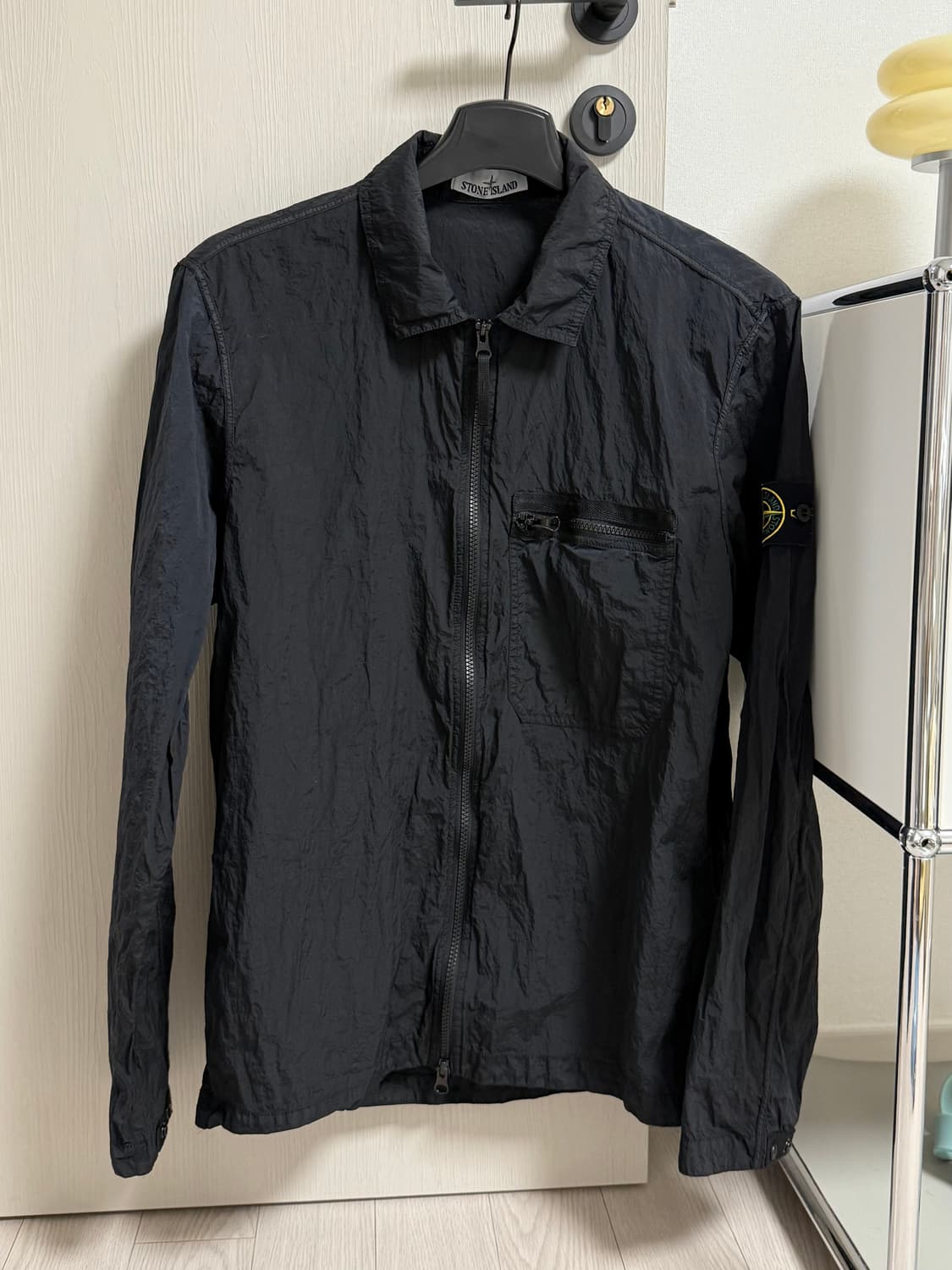 [L] 스톤아일랜드 나일론 메탈 집업 셔츠 블랙 상품이미지1