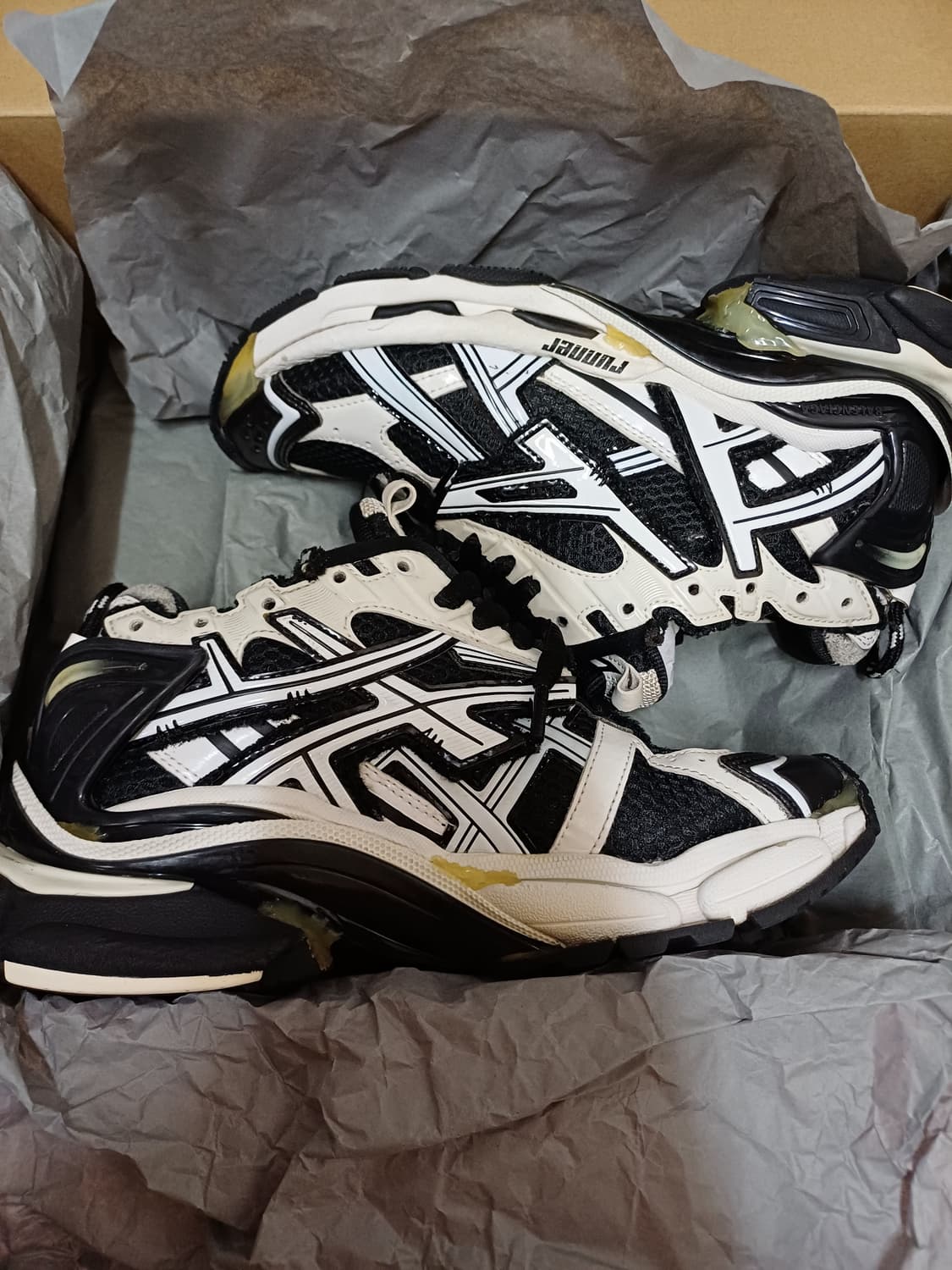 발렌시아가 뉴러너 37 상품이미지1