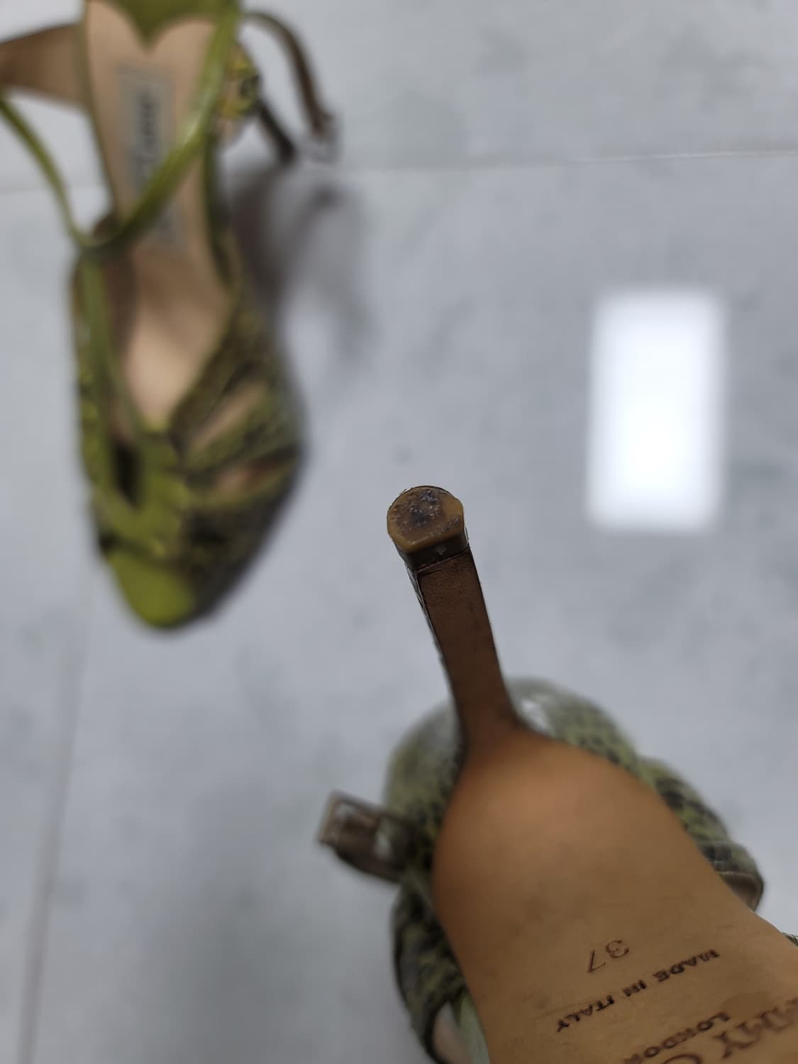 지미추 파이톤 스트랩 연두색 하이힐 37사이즈 상태굿
 상품이미지7