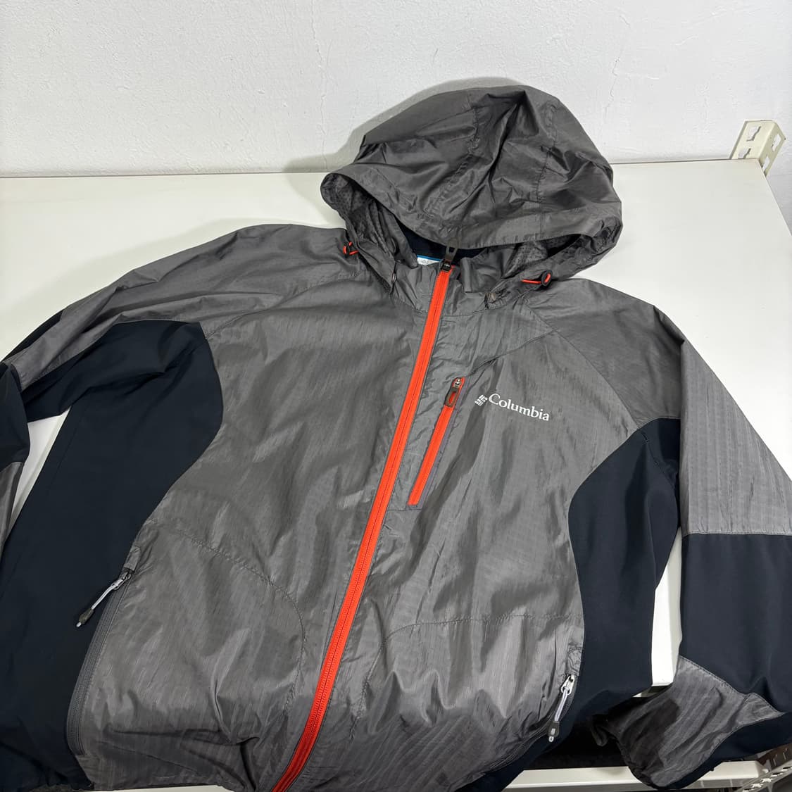 XL 컬럼비아 챠콜블랙 후드탈부착 등산 경량바람막이 상품이미지1