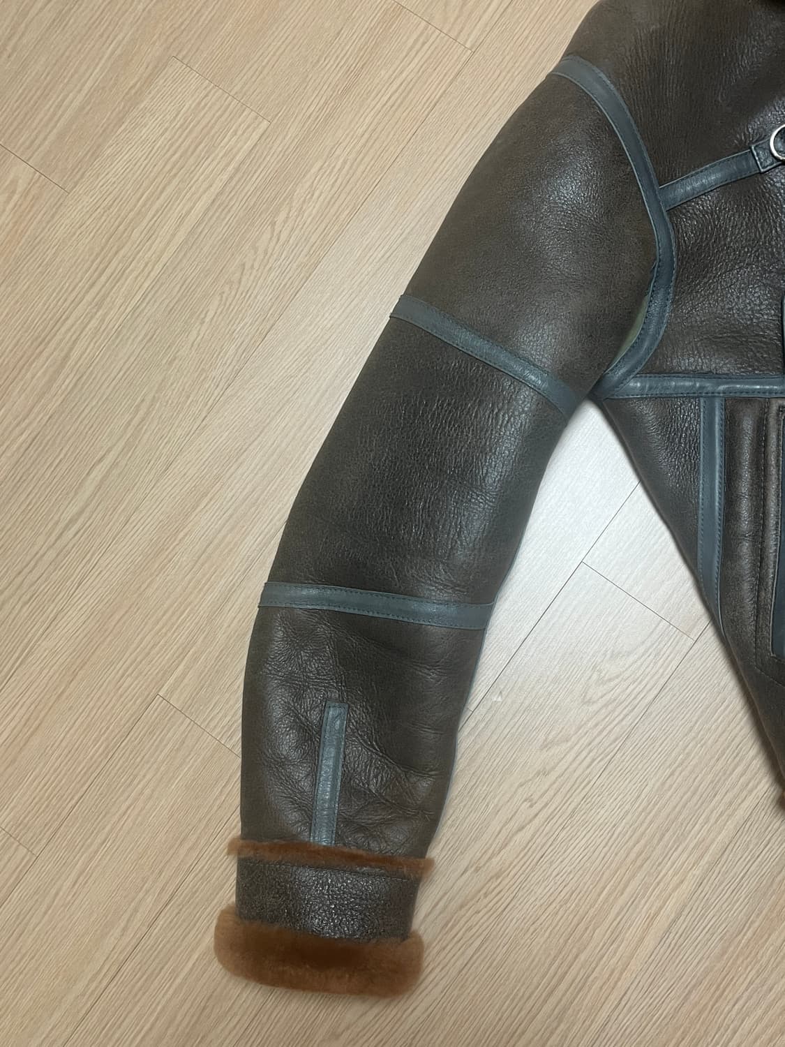 올리브드랩서비스 19fw 에비에이터 자켓 m사이즈 상품이미지3