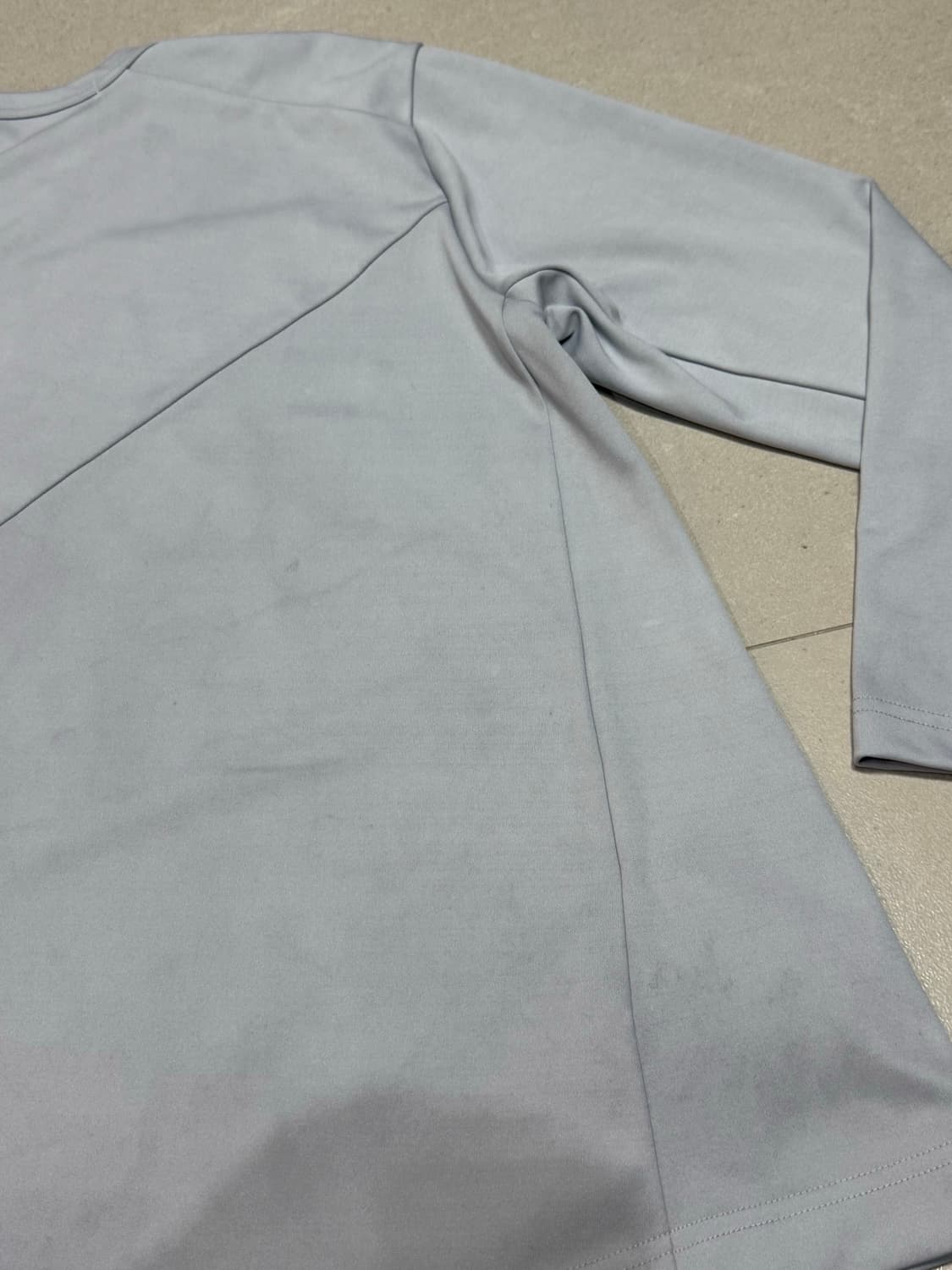 2024 꼼데가르송 네 자유를 입어 글리터 절개 디테일 롱슬리브 티셔츠 상품이미지7