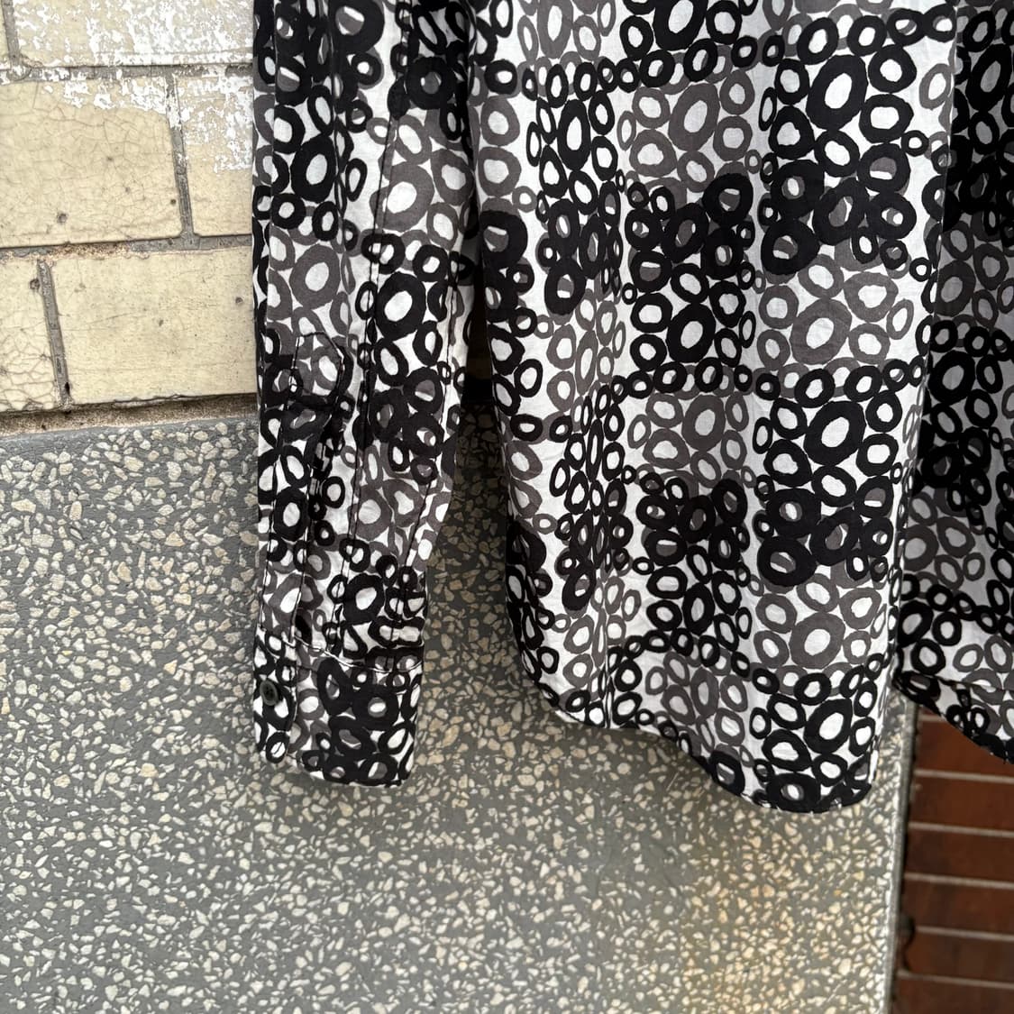 꼼데가르송 블랙 추상적 프린팅 긴팔셔츠 상품이미지8