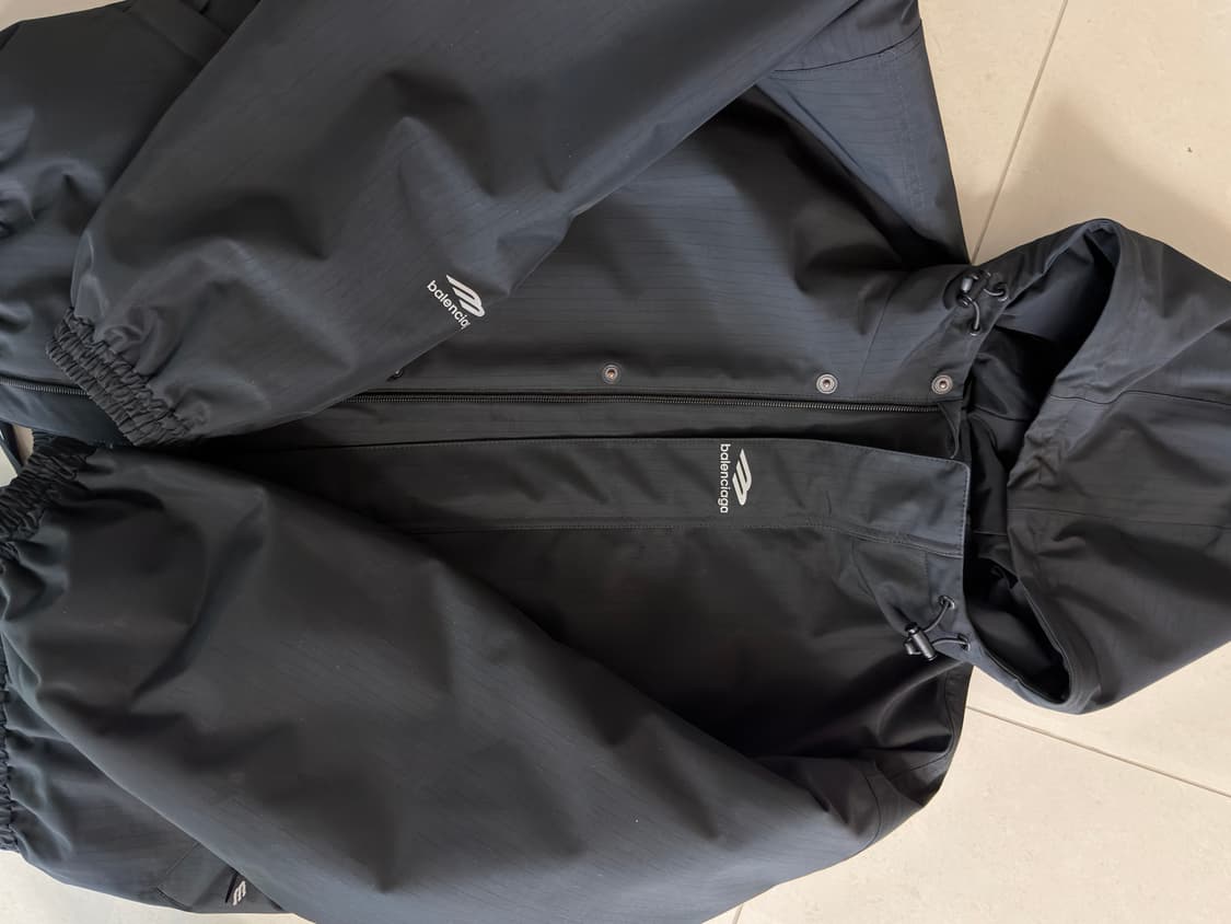 정품 발렌시아가 스키웨어 스키파카 블랙 44size 상품이미지9