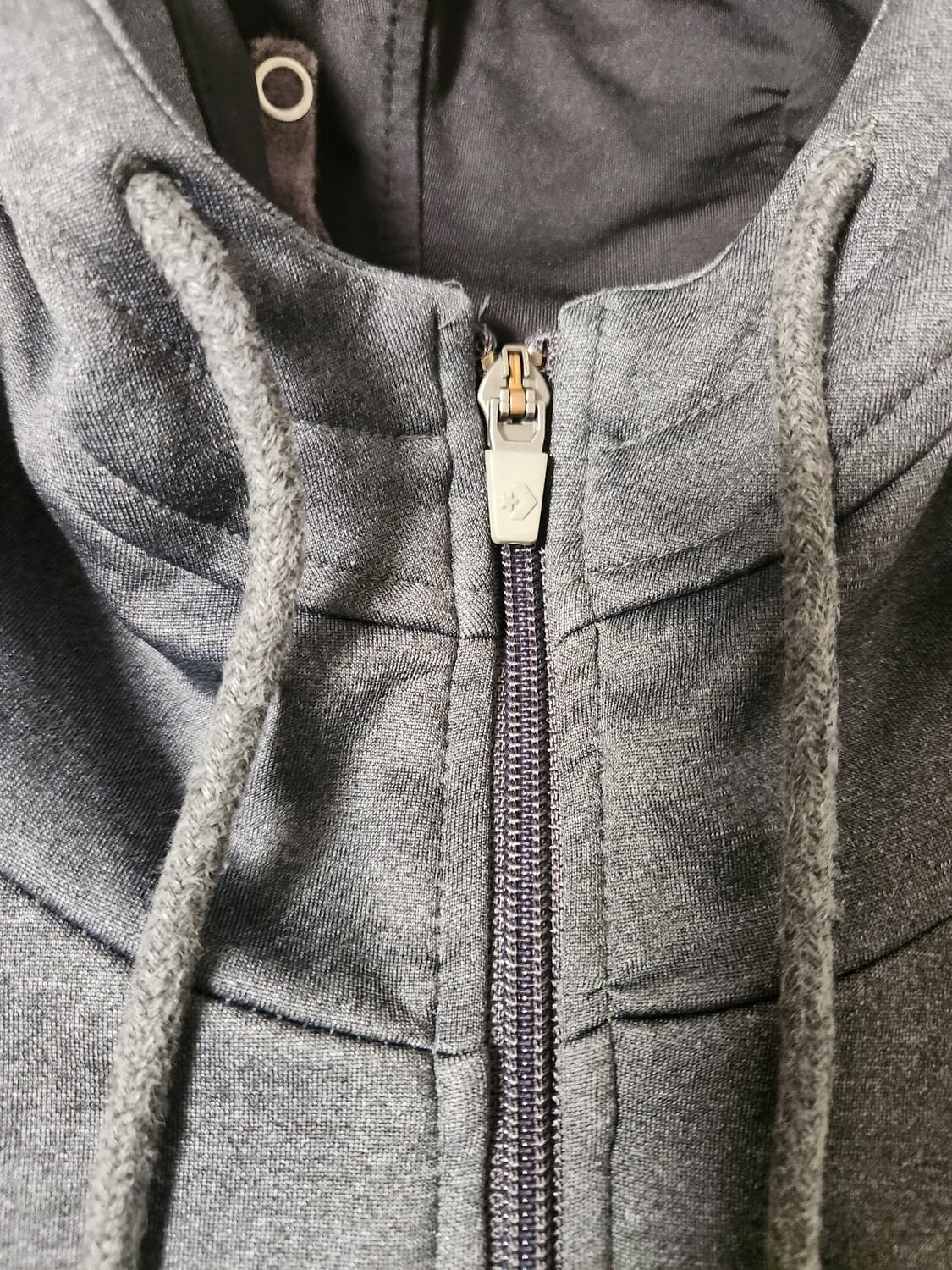 컨버스 여성 후드집업 사이즈m

약기모에요

오염 없이 깨끗한데 오른쪽  상품이미지6