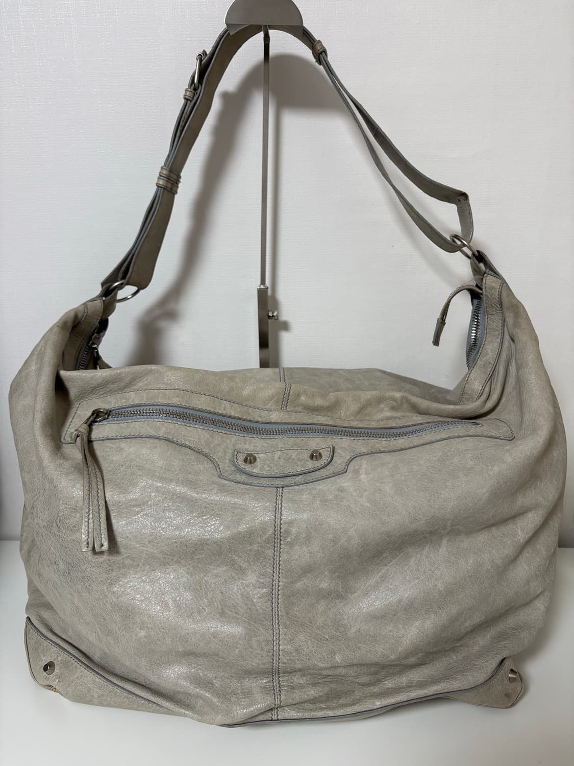 발렌시아가 커리어 모터백 상품이미지1