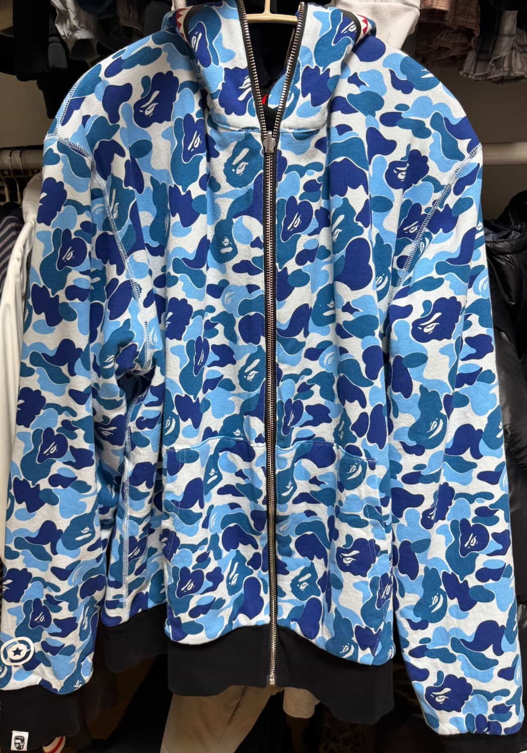 [새상품급 XL] 베이프 리버시블 샤크후드 블루 카모 상품이미지1