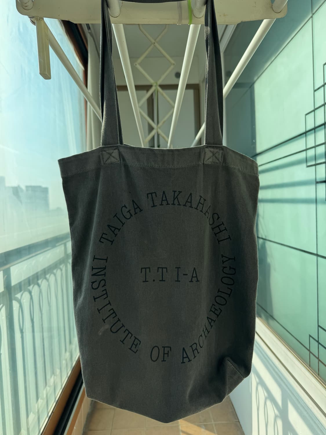 타이가 타카하시 LOT.032 도쿄 전시 한정 머드다잉 토트백 상품이미지1