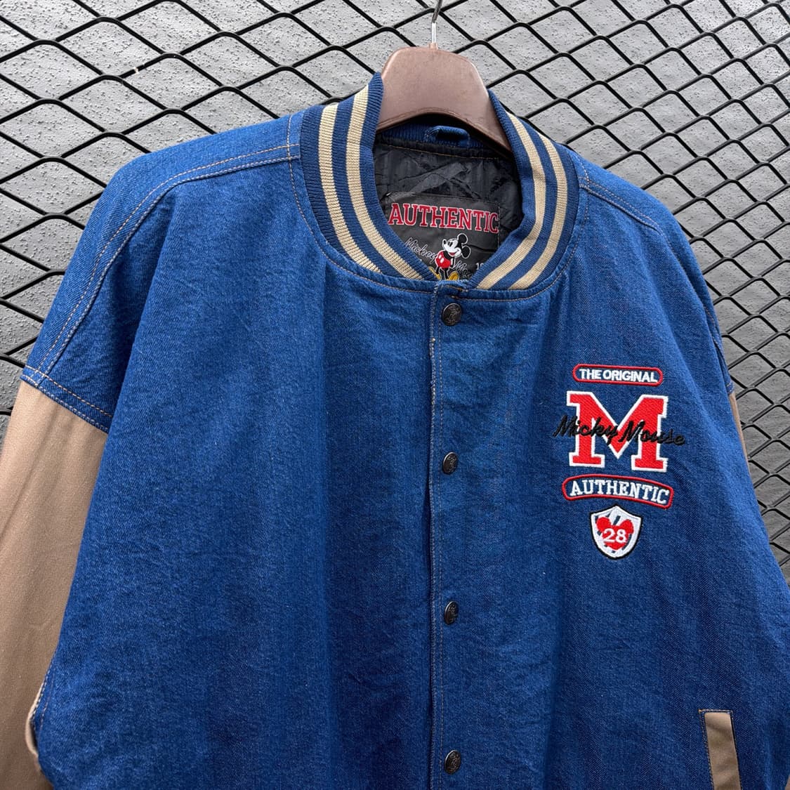 클래식 애슬레틱 데님 바시티 자켓 미키 패치 디테일 블루 상품이미지4