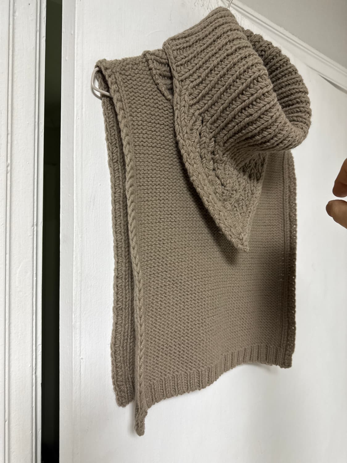 더솔로이스트 2017AW 울 반다나 넥워머 베이지컬러 상품이미지3