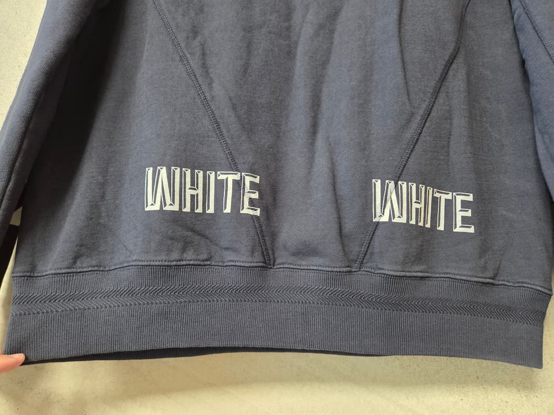 오프화이트 맨투맨 네이비 M 상태 최상 상품이미지6