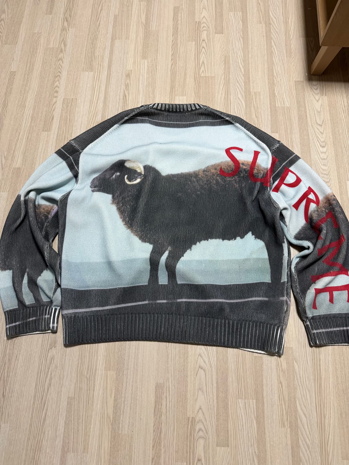 슈프림 x 데미안 허스트 스웨터 블랙 - 25SS XL 상품이미지5