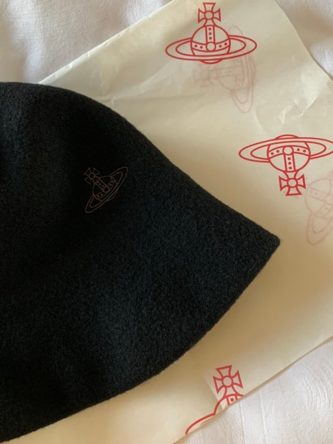 비비안웨스트우드 라인 오브 바스크 크로쉐 버킷햇 상품이미지1