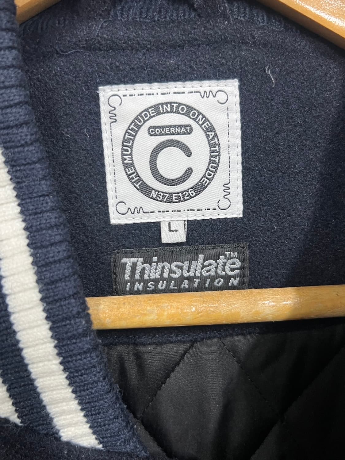 커버낫 신슐레이트 레터링 로고 소가죽 바시티 자켓 상품이미지5