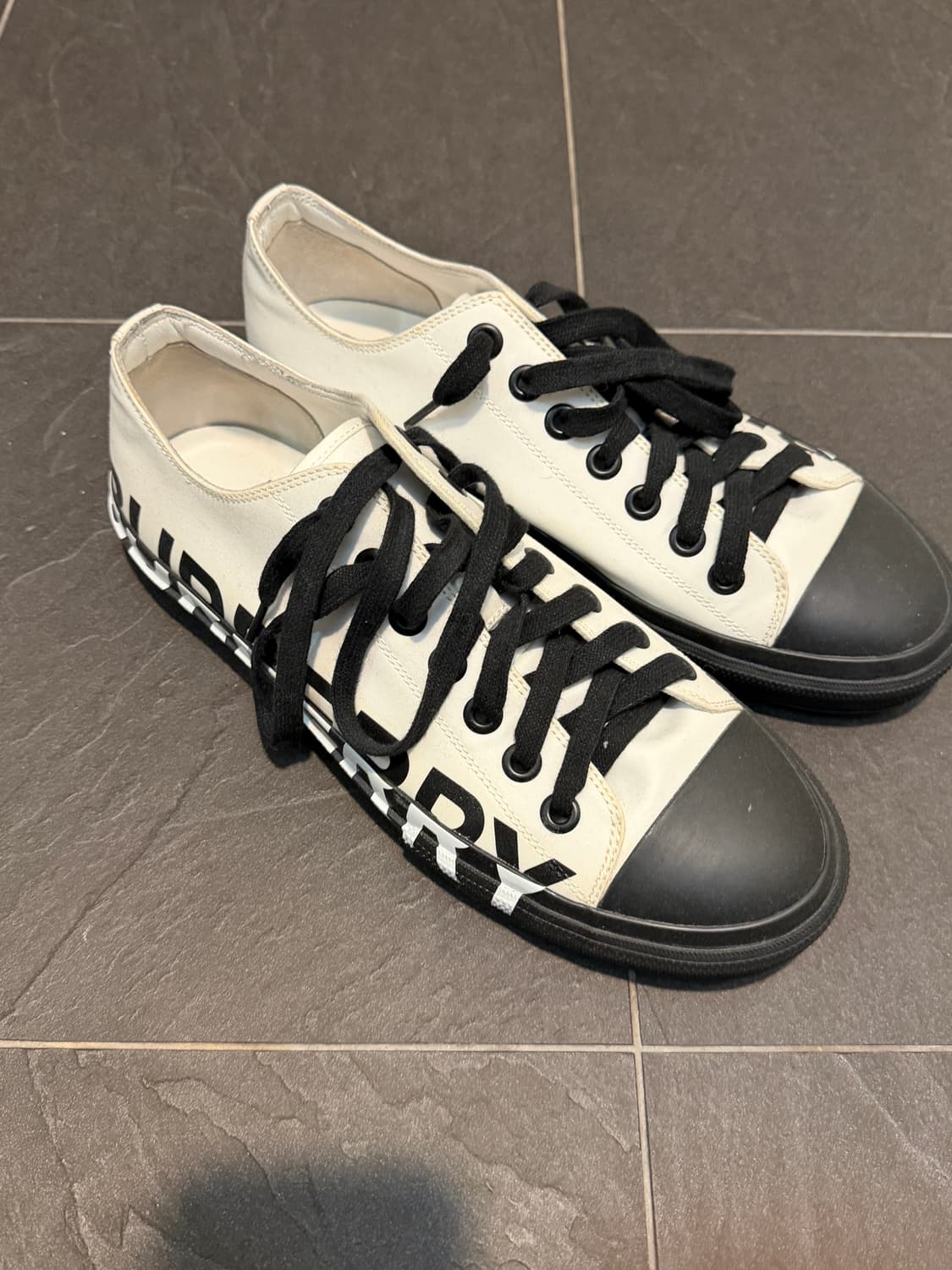 버버리의 라크홀(Larkhall) 로고 코튼 스니커즈 상품이미지2