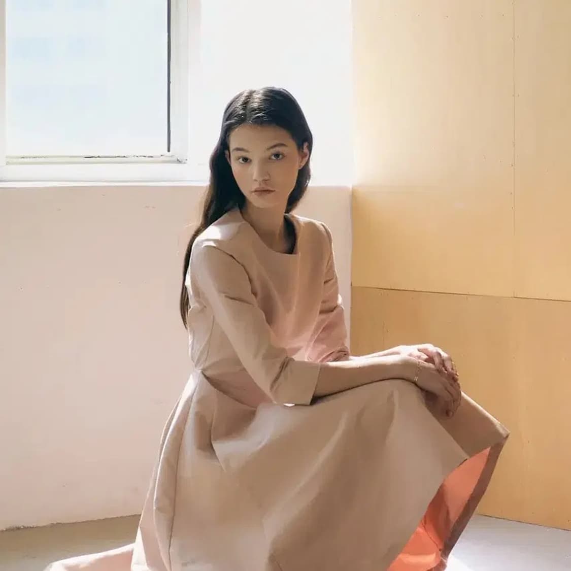 새상품 시에 레이디 라운드 컷아웃 원피스 상품이미지1