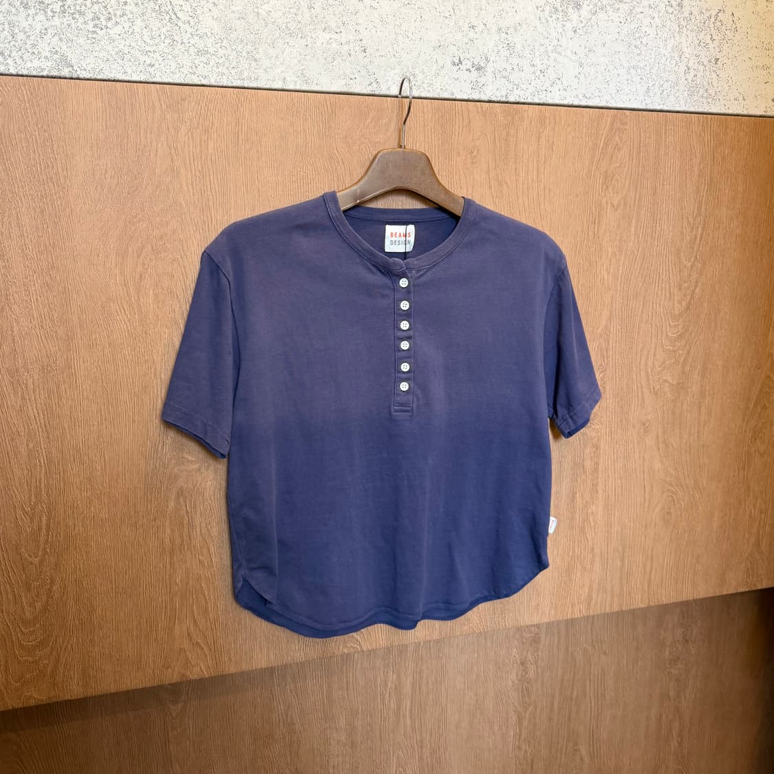 빔즈 디자인 헨리넥 반팔 티셔츠 로고 탭 디테일 루즈핏 퍼플 상품이미지1
