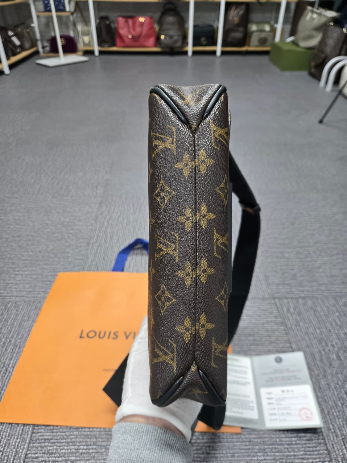 [특가][정품] 루이비통 디스트릭트 크로스백 상품이미지5