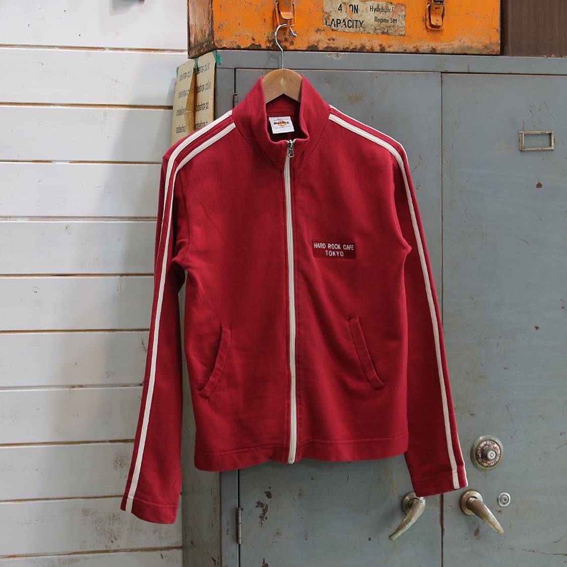 (착용컷) Hard Rock CAFE 트랙 자켓 (남성용 95) 상품이미지3