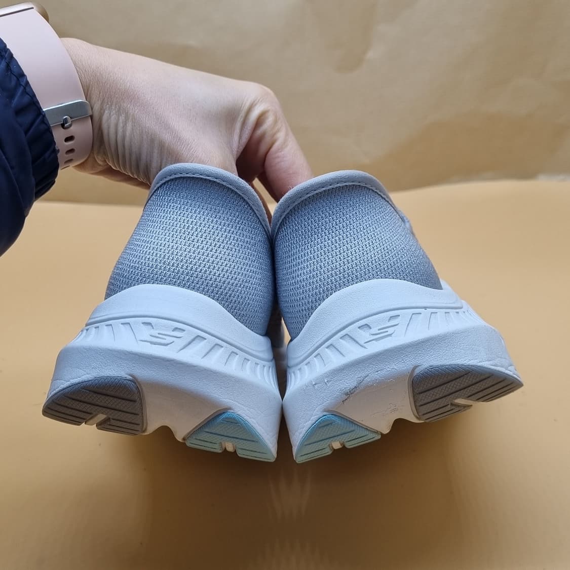 스케쳐스고워크 맥스쿠셔닝 아치핏 슬립온235. 상품이미지4