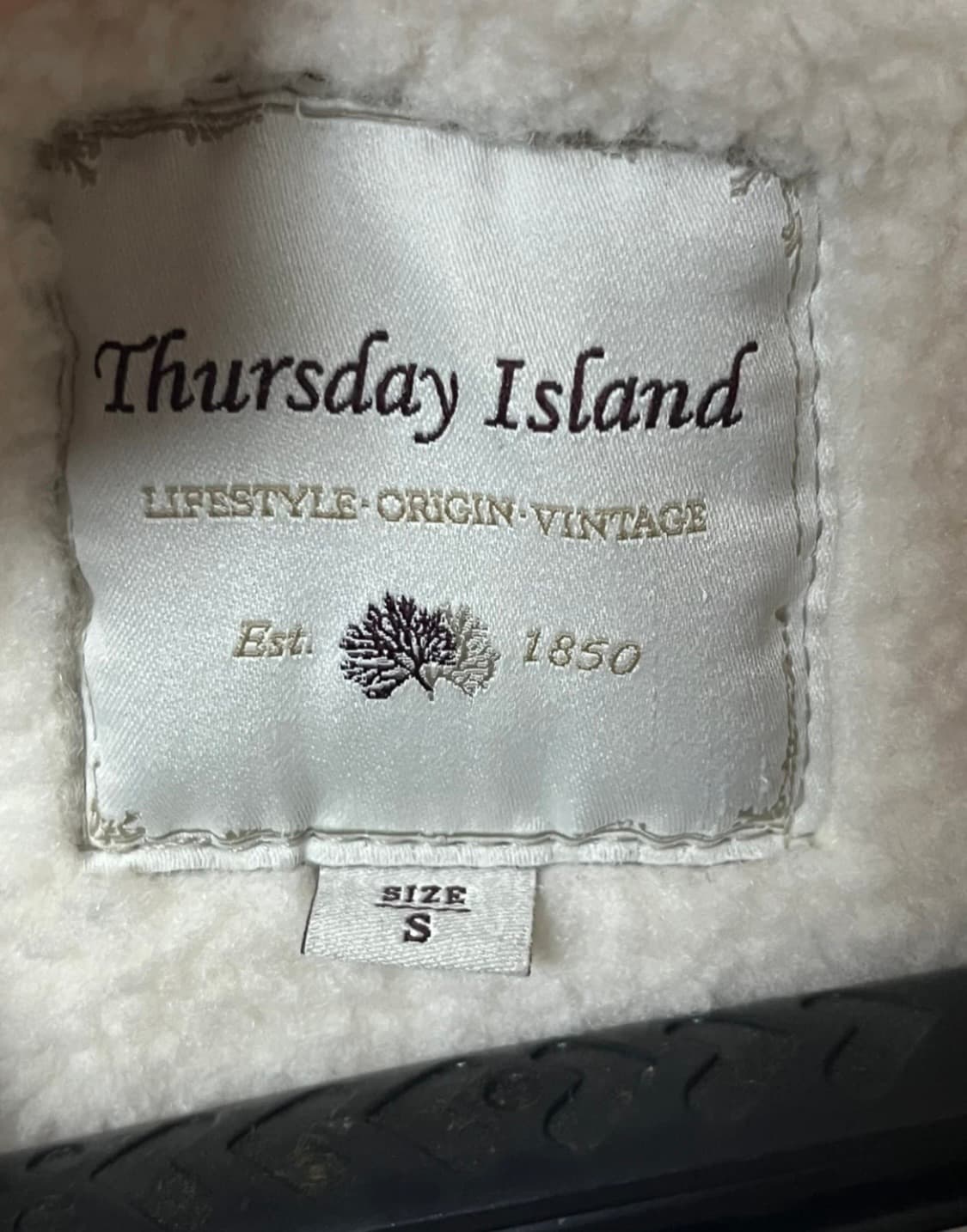 ThursdayIsland 오버핏 후드 뽀글이 코트 상품이미지4