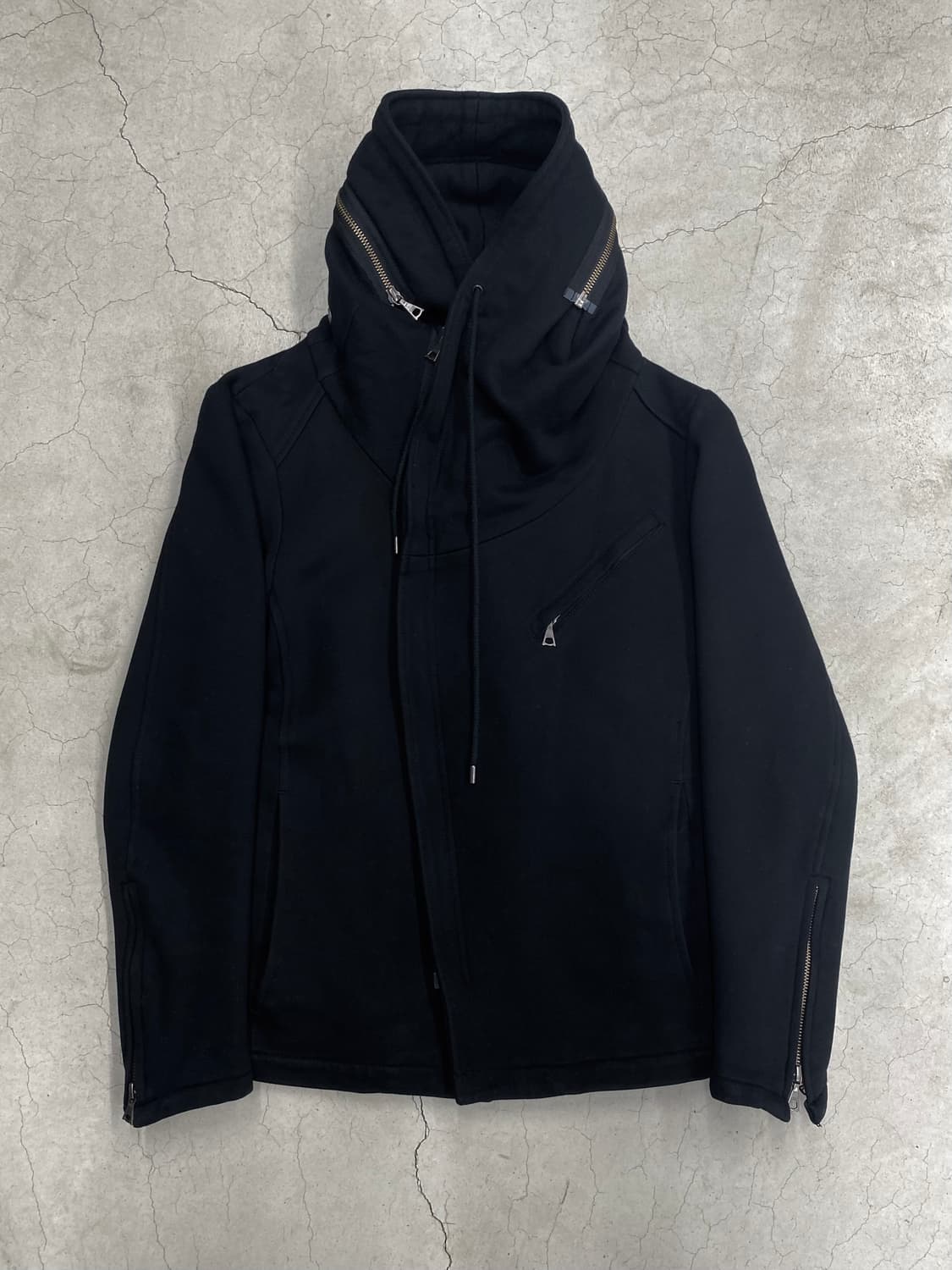 캐서린 햄넷 런던 비대칭 하이넥 자켓 상품이미지5