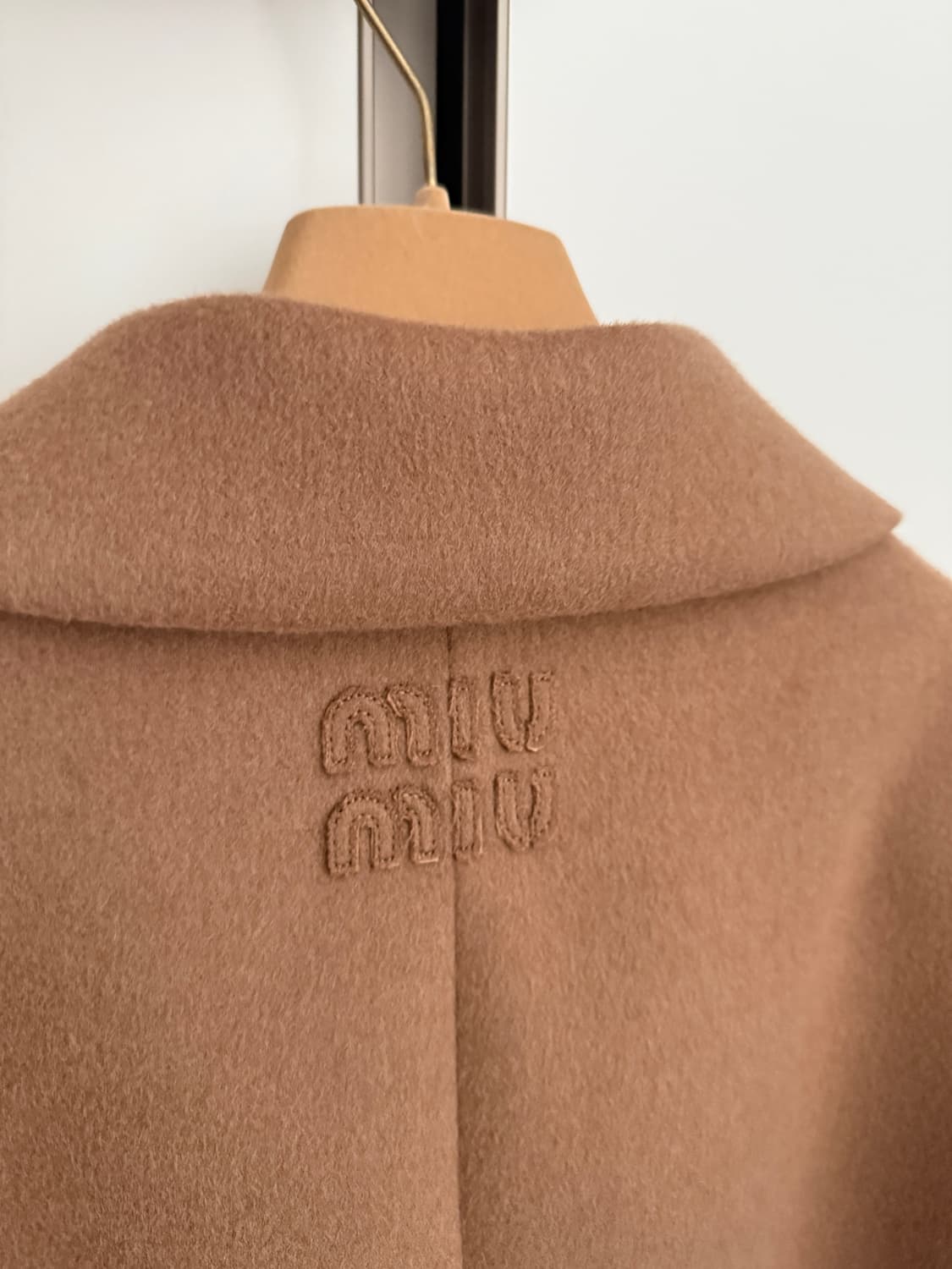 미우미우 벨루어 자켓 카멜 상품이미지3