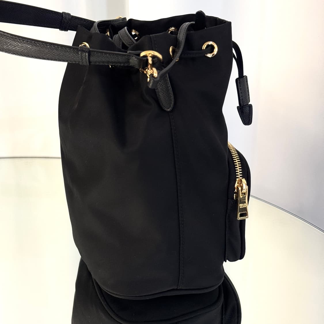 [정품] 프라다 복조리 버킷백 블랙 골드 상품이미지10