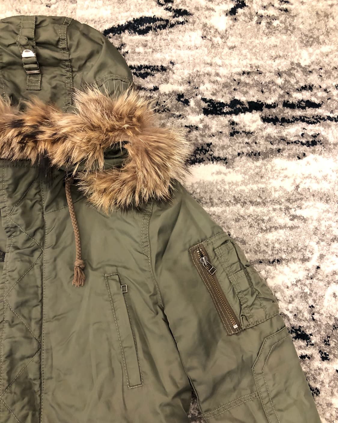 Moussy 카키 퍼 후드 패딩 상품이미지3