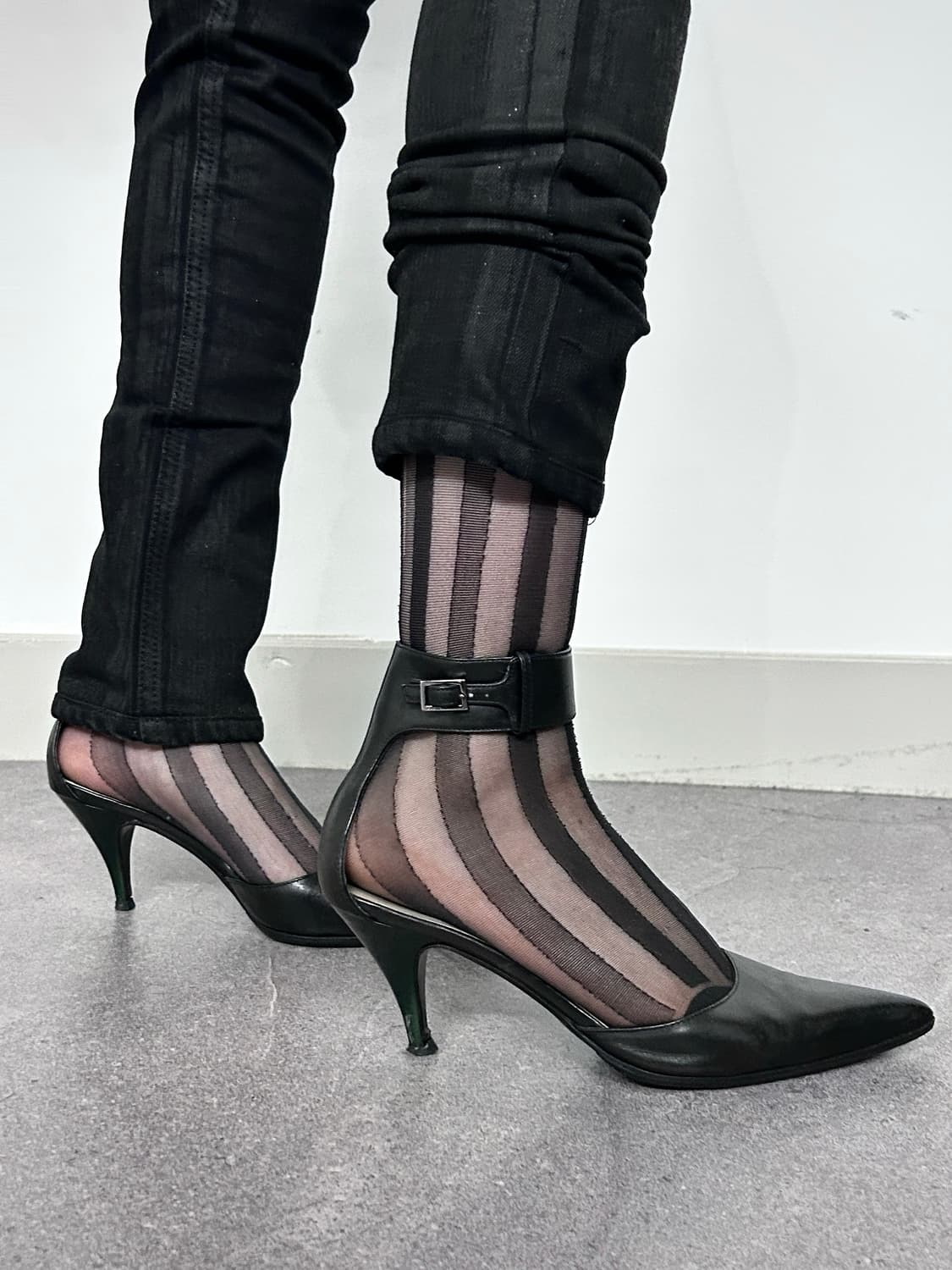Gucci Ankle Strap Skeletto Heels 상품이미지2