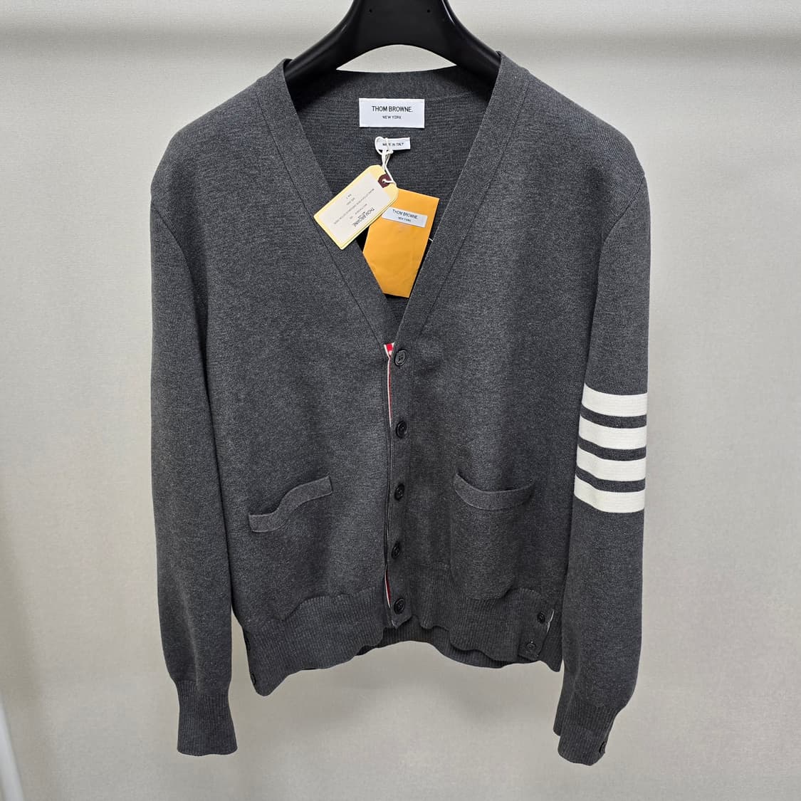 톰브라운 사선 완장 밀라노스티치 가디건 3사이즈 100 판매 상품이미지1