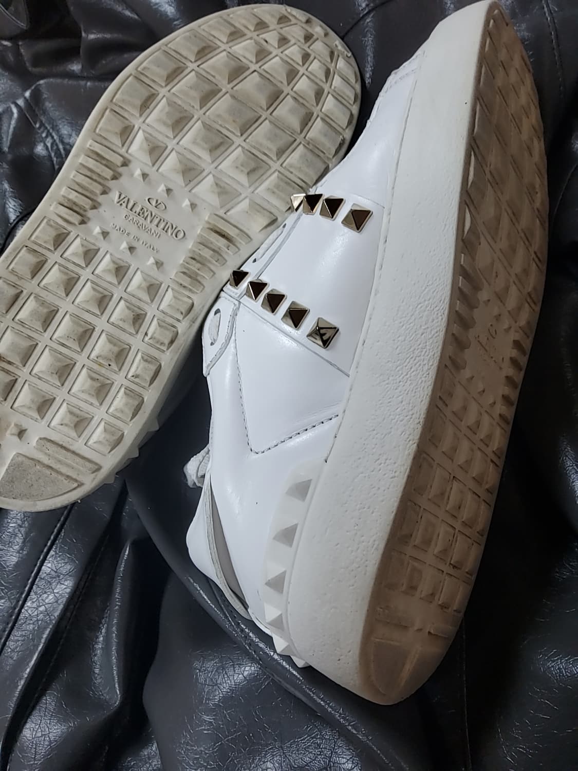 발렌티노 가라바니 언타이틀드 락스터드 스니커즈 235 상품이미지5