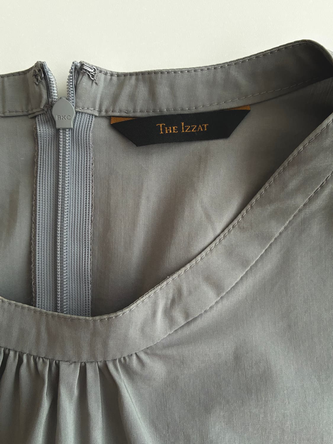 55) 더아이잗 셔링 반팔 원피스 그레이 상품이미지6