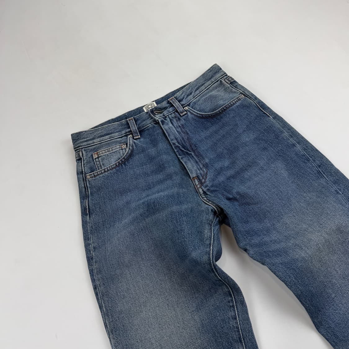 토템 (Toteme) 트위스트심 데님팬츠 24/32 상품이미지4