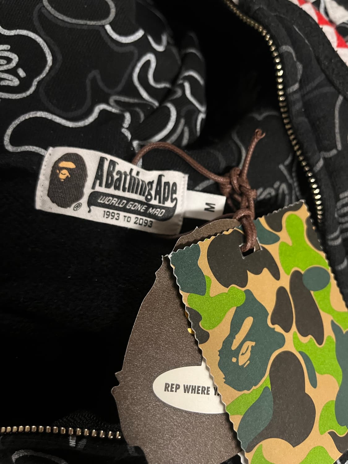 새상품급) 베이프 흑계 네온카모 샤크 후드집업 상품이미지3