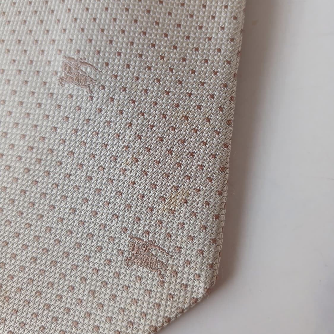 버버리 실크 베이지 크레스트 패턴 넥타이 9.8cm A등급 A19390
 상품이미지6