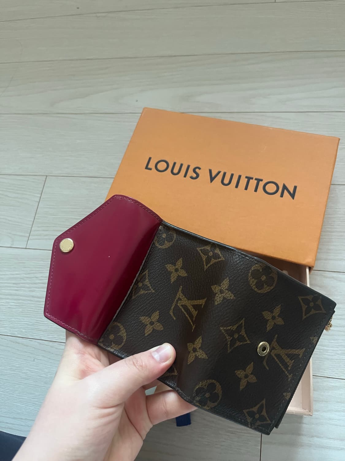 루이비통 모노그램 반지갑 푸시아 상품이미지3