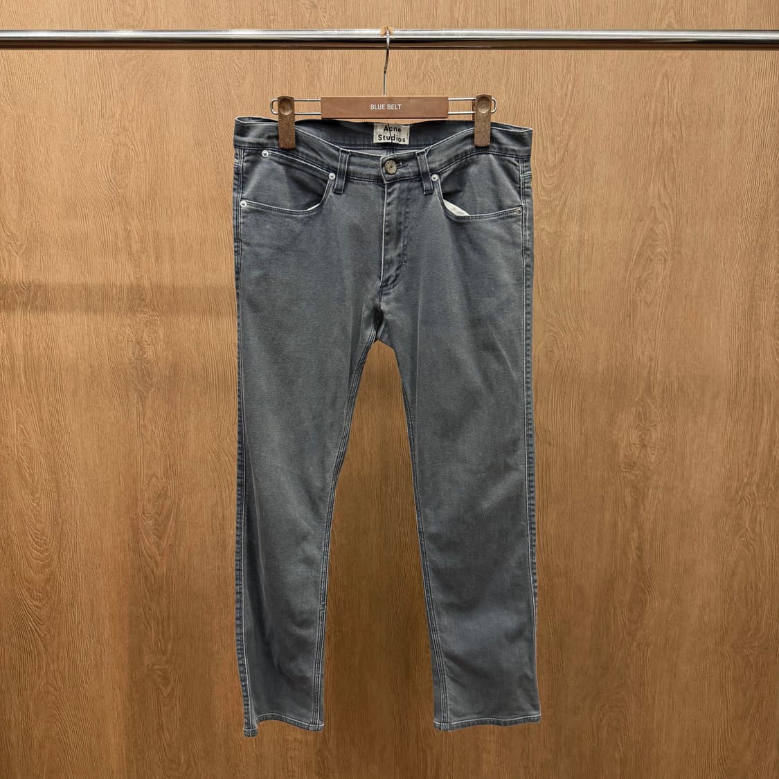 아크네스튜디오 스트레이트 데님 팬츠 백포켓 로고 단추 디테일 그레이 상품이미지2