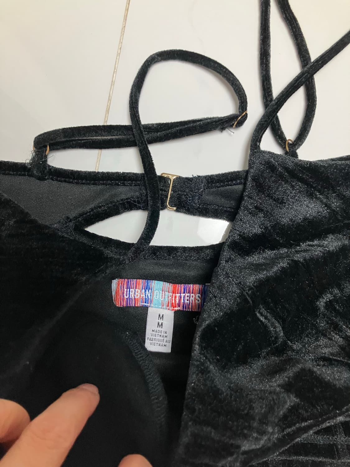 얼반아웃피터스 벨벳 컷아웃 오픈백 캐미 탑 상품이미지6