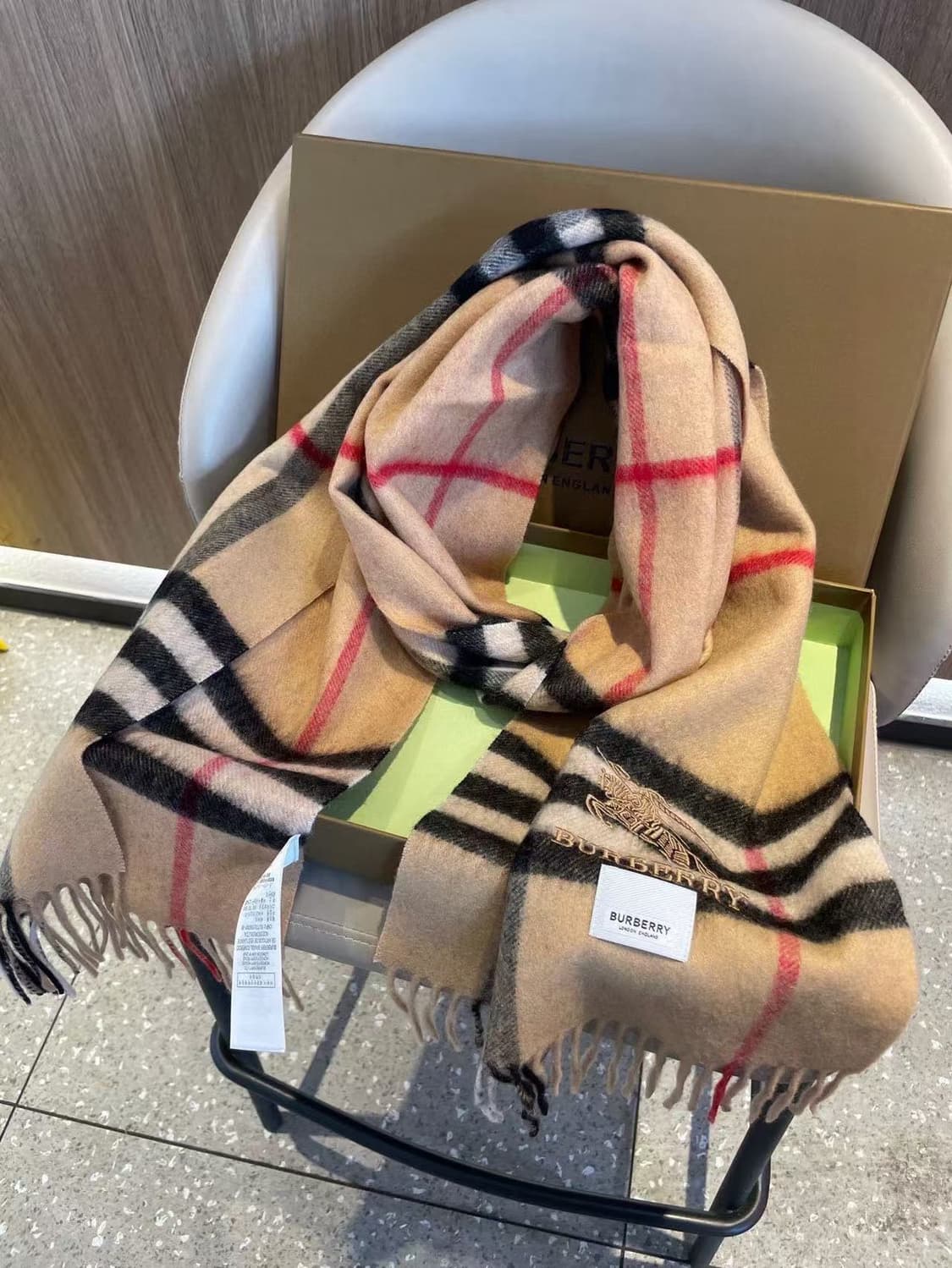 버버리숙녀 리버서블 스카프
 상품이미지7