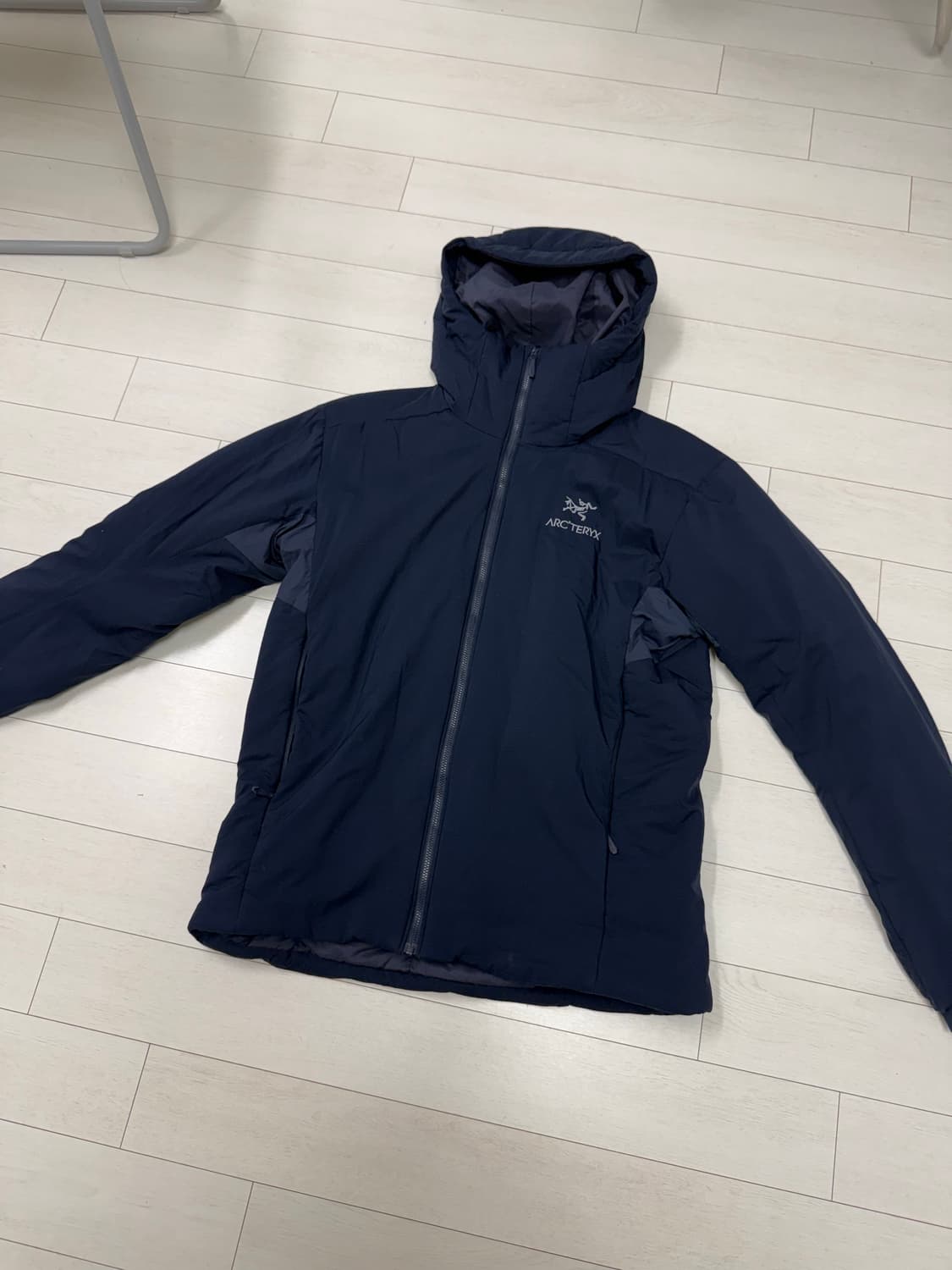 아크테릭스 아톰 AR  블랙 사파이어 M 사이즈  고질병닿는 상품이미지1