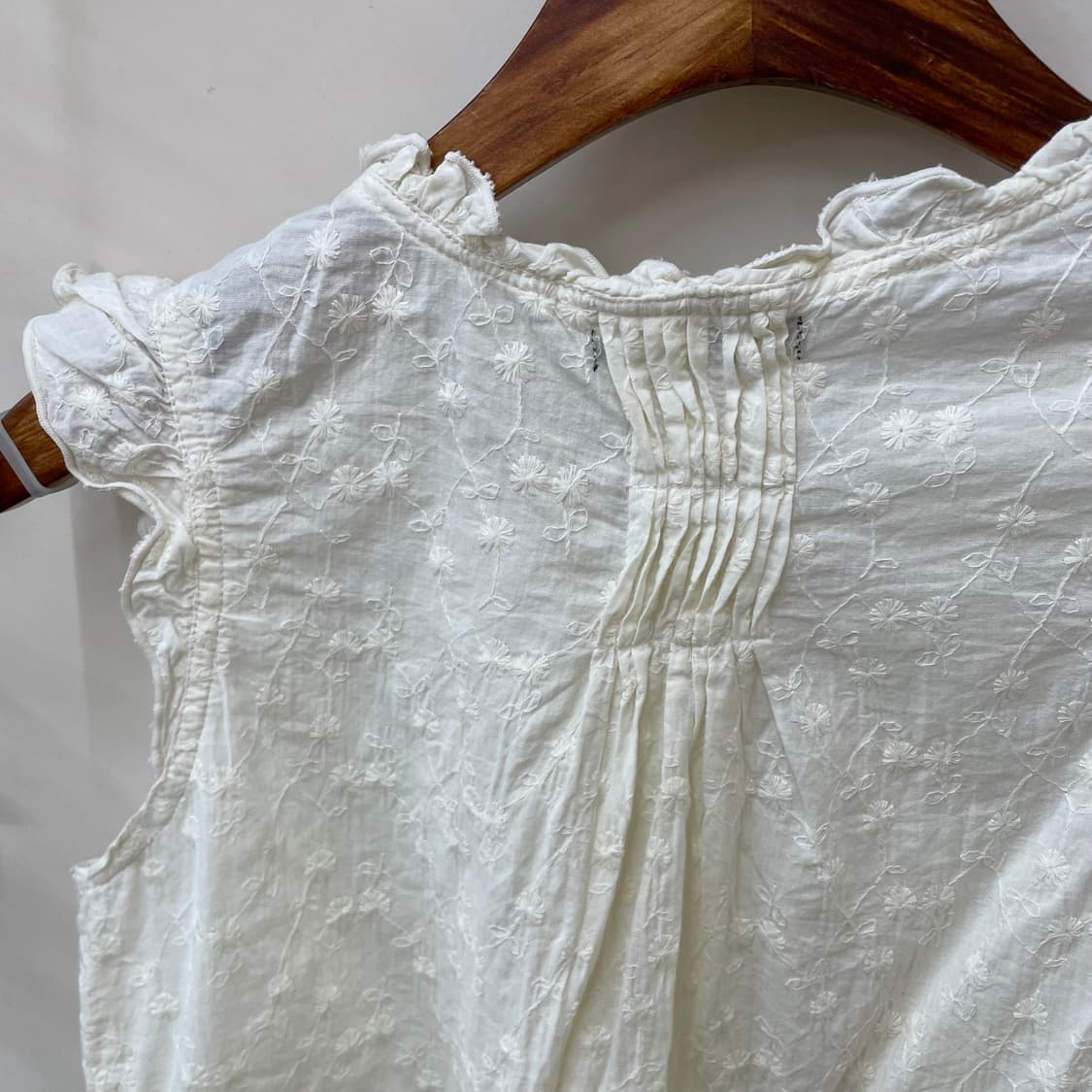 여리 페어리 모리 아이보리 화이트 코튼 자수 슬리브리스 블라우스 상품이미지5