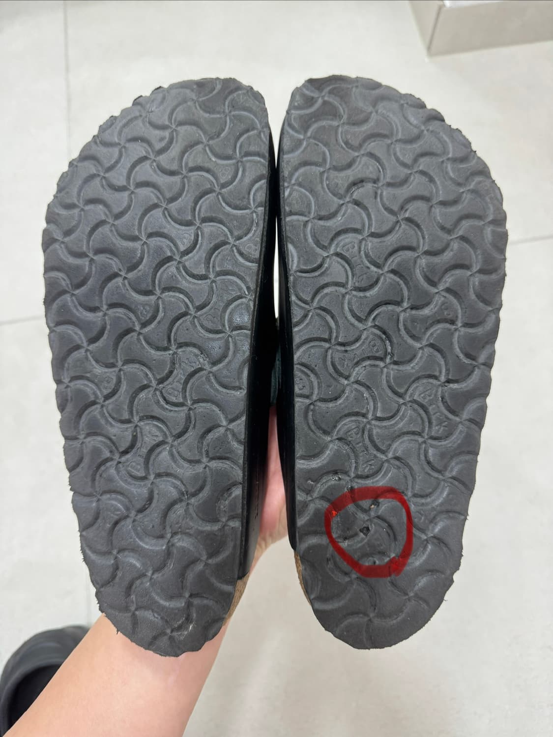 버켄스탁 보스턴 레더 블랙 - 레귤러 250 팝니다. 상품이미지3