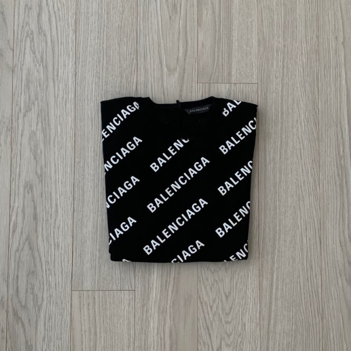 Balenciaga Allover Logo Crop Sweater (M) 상품이미지1